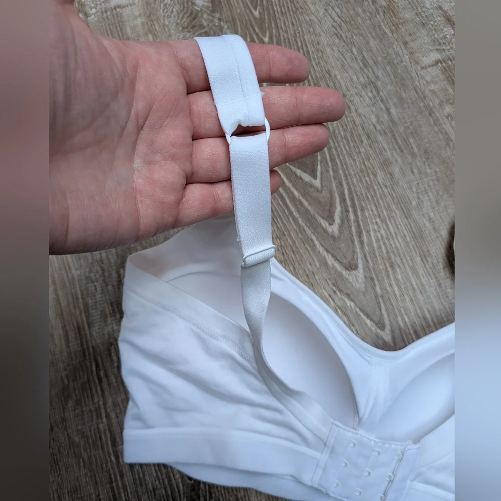 NEW Warner's White Easy Does It Underarm Smoothing Wirefree Bra Size Large